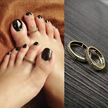 Gold toe-rings 1