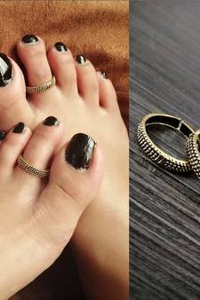 Gold toe-rings