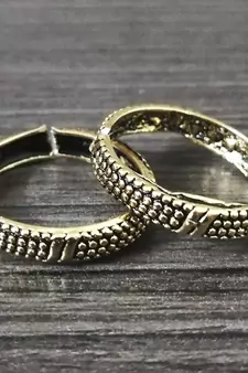 Gold toe-rings