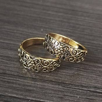 Gold toe-rings 1