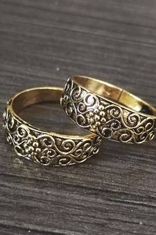 Gold toe-rings