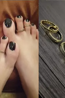 Gold toe-rings