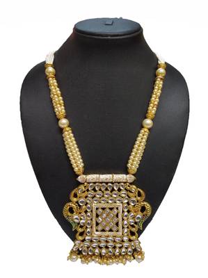 White Peacock Traditioanl Ethnic Pearl Beaded Necklace Set For Women 3