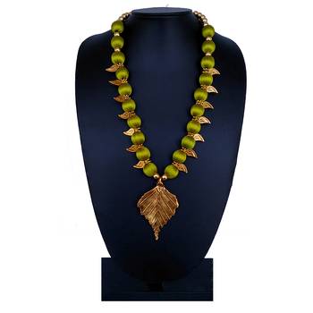 Green party-jewellery 1