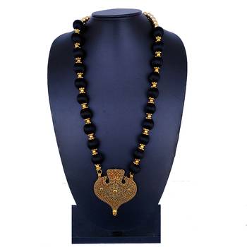 Black party-jewellery 1