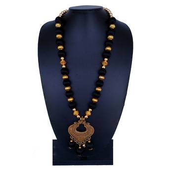 Black party-jewellery 1