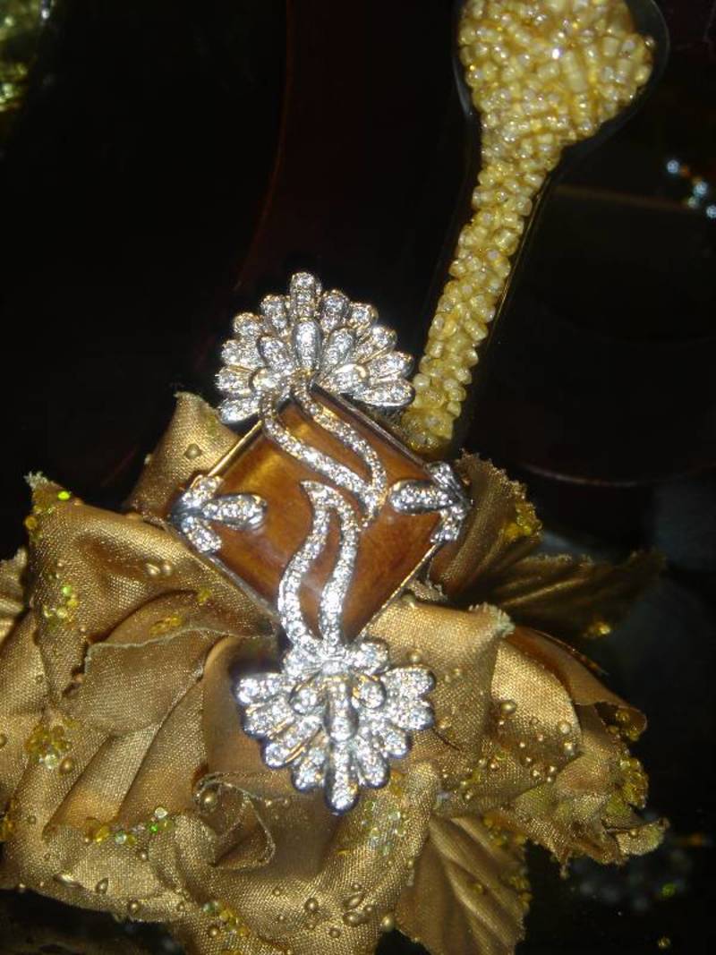 Woody Festive Pendant