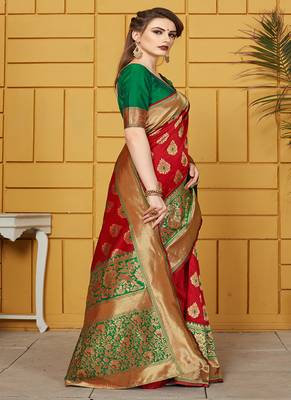 Red woven silk blend saree with blouse 4