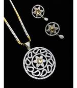 Smart Look Diamond With Kundan Pendant Set