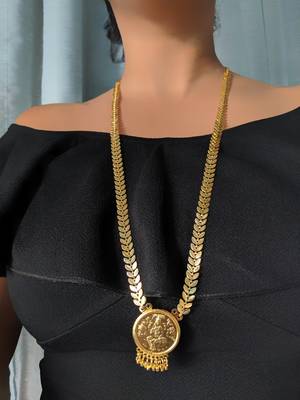 Gold Plated Alloy Round Lakshmi Pendant Necklace Golden Eila Leaf Single Layer Long Chain Mangalsutra 1