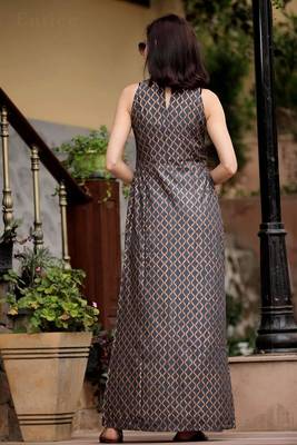 Grey Halter Neck Overlapping Front Open Kurta With Trousers 3