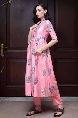 Pink Floral Printed Kurta With Straight Pants 1
