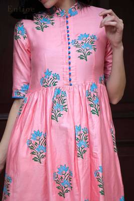 Pink Floral Printed Kurta With Straight Pants 3