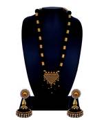 Black statement-jewellery