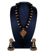 Black statement-jewellery