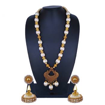 White statement-jewellery 1