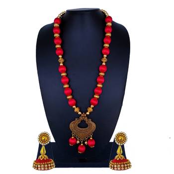 Red statement-jewellery 1