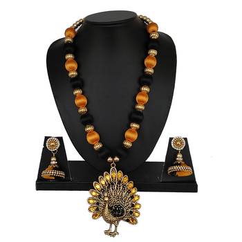 Black statement-jewellery 1