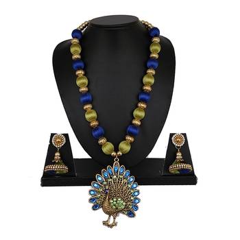 Blue statement-jewellery 1