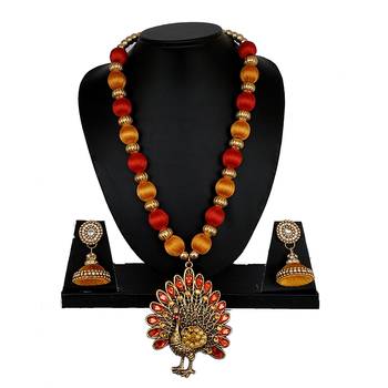 Red statement-jewellery 1