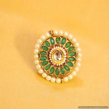 Elegant Green Polki Kundan Ring 1
