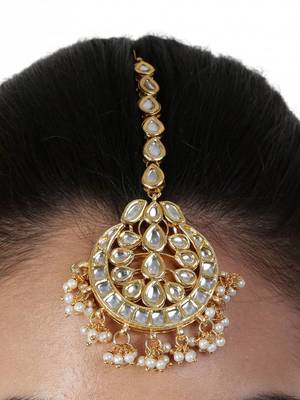 White kundan maangtikka 1