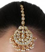 White kundan maangtikka