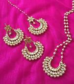 mahira kundan necklace set with maangtikka