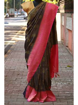 Navy Blue And Pink Colored Banarasi Pattu Silk Saree With Golden Embroidered work 1