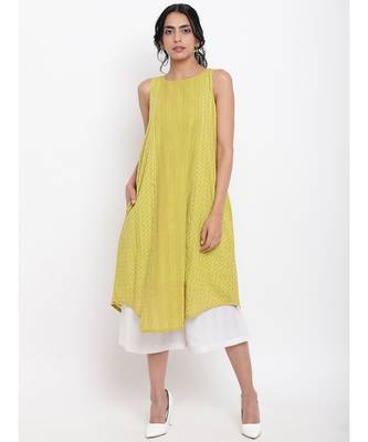 Green Cotton Panelled Kurta White Pant 1