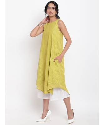 Green Cotton Panelled Kurta White Pant 2