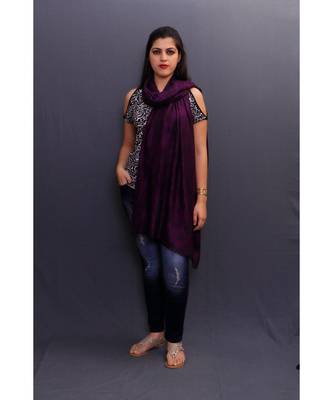 This Delicate Wrap Along With Voilet Base Looks Elegant When Team Up With Denims Or Suit. 1