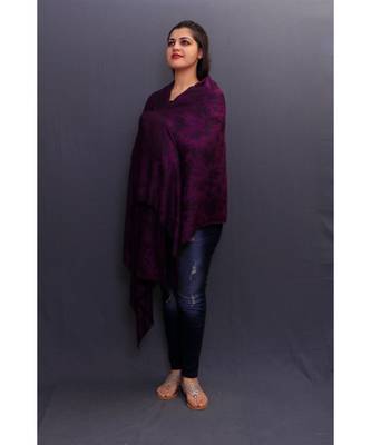 This Delicate Wrap Along With Voilet Base Looks Elegant When Team Up With Denims Or Suit. 3