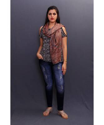 This Delicate Wrap Along With Amazing Pattern Looks Elegant When Team Up With Denims Or Suit. 1