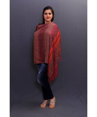 Delicate Wrap Along With Stripes And Paisleys Looks Elegant When Team Up With Denims Or Suit. 2