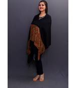 Delicate Wrap Along With Black Base And Highly Defined Broad Border Gains Whole Attention.