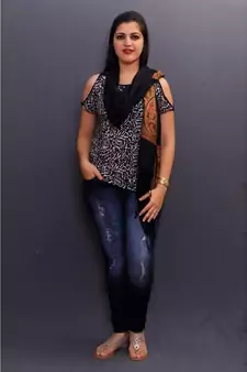 Delicate Wrap Along With Black Base And Highly Defined Broad Border Gains Whole Attention.