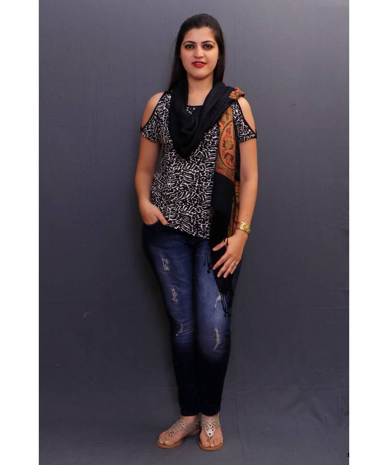 Delicate Wrap Along With Black Base And Highly Defined Broad Border Gains Whole Attention.