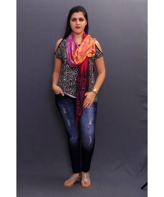 Delicate Wrap Along With Various Colours And Leafy Pattern Looks Extermly Different And Unique. 1