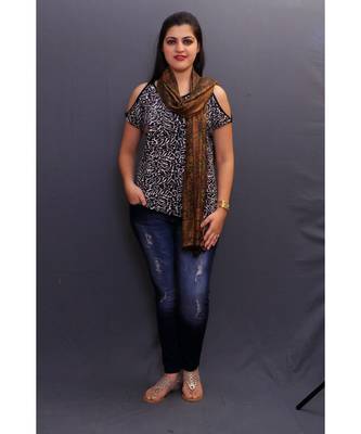 Delicate Wrap Along With Dense Pattern Gains Whole Attention And Looks Amazing. 1