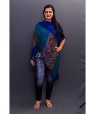 Reversible Delicate Wrap Along With Royal Blue Base And Highly Defined Border Gains Whole Attention. 3