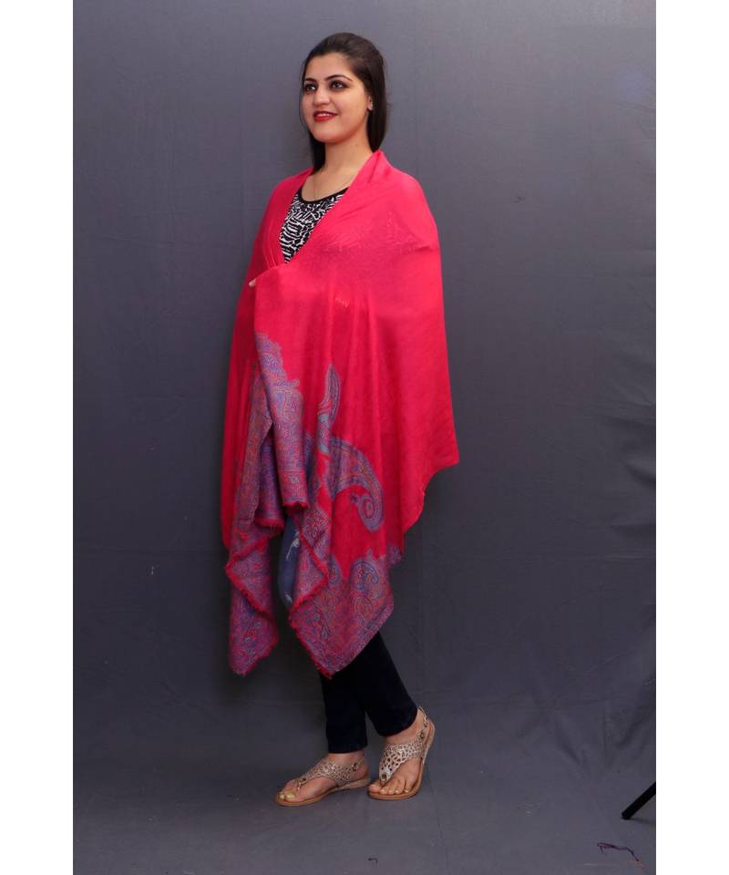 Delicate Wrap Along With Pushia Pink Colour Base And Amazing Border Looks Quite Unique.