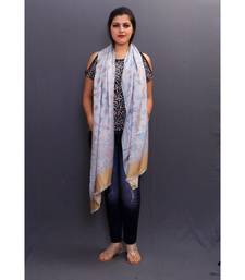 Delicate Wrap Along With Light Base And Amazing Overall Pattern And Golden Border Looks Soder.