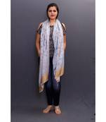 Delicate Wrap Along With Light Base And Amazing Overall Pattern And Golden Border Looks Soder.