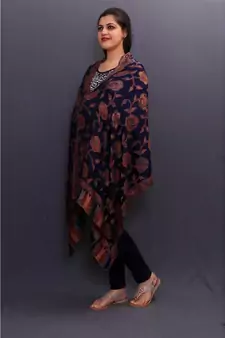 Delicate Wrap Along With Navy Blue Base And Amazing Overall Pattern Looks Quite Unique.