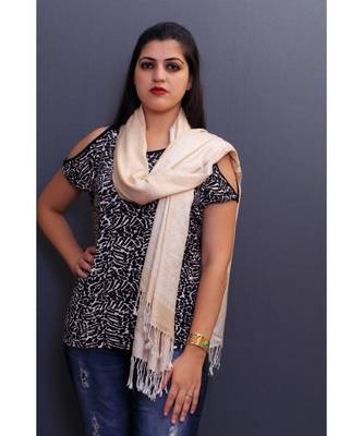 Delicate Wrap Along With Cream Base And Highly Defined Broad Border Gains Whole Attention. 1