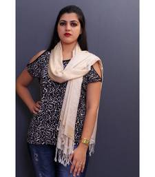 Delicate Wrap Along With Cream Base And Highly Defined Broad Border Gains Whole Attention.