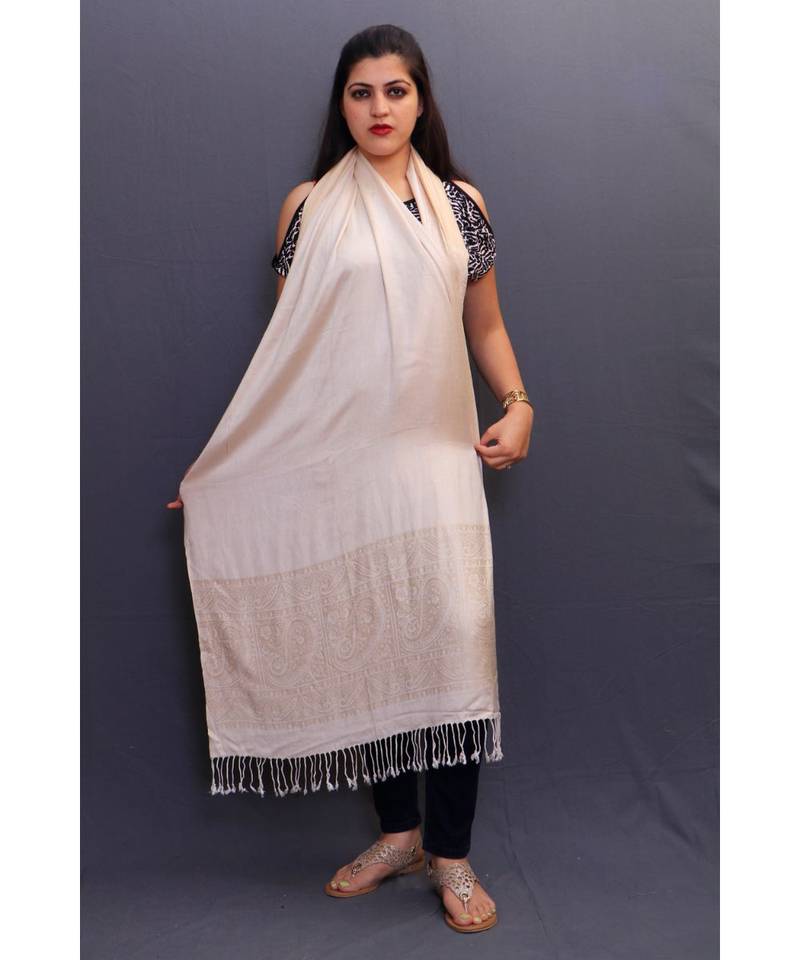 Delicate Wrap Along With Cream Base And Highly Defined Broad Border Gains Whole Attention.