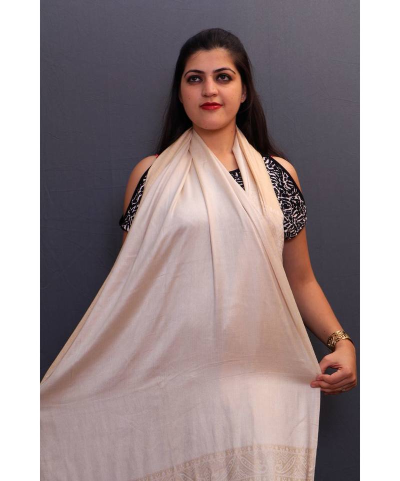 Delicate Wrap Along With Cream Base And Highly Defined Broad Border Gains Whole Attention.