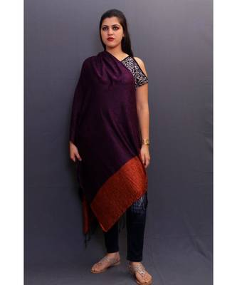 Delicate Wrap Along With Dark Purple Base And Highly Defined Broad Border Gains Whole Attention. 1